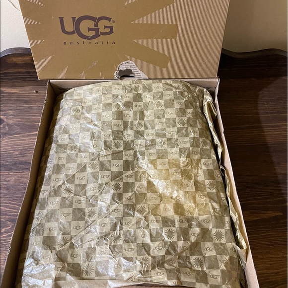 Chestnut UGGS - Picture 2 of 5